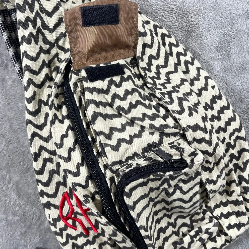 Kavu Rope Bag Mens OS White Black Zigzag Canvas Sling Backpack Crossbody‎ 3395